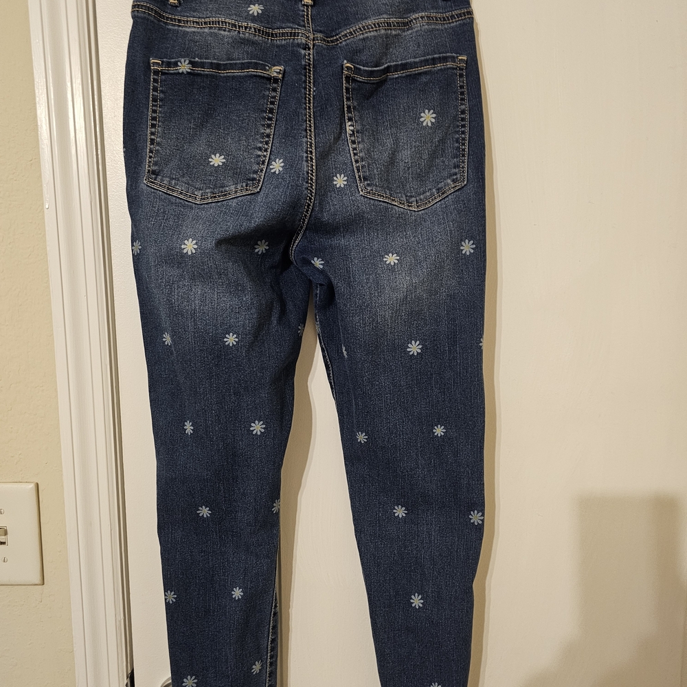 No Boundaries High Rise Blue Jeans with Flower Accents